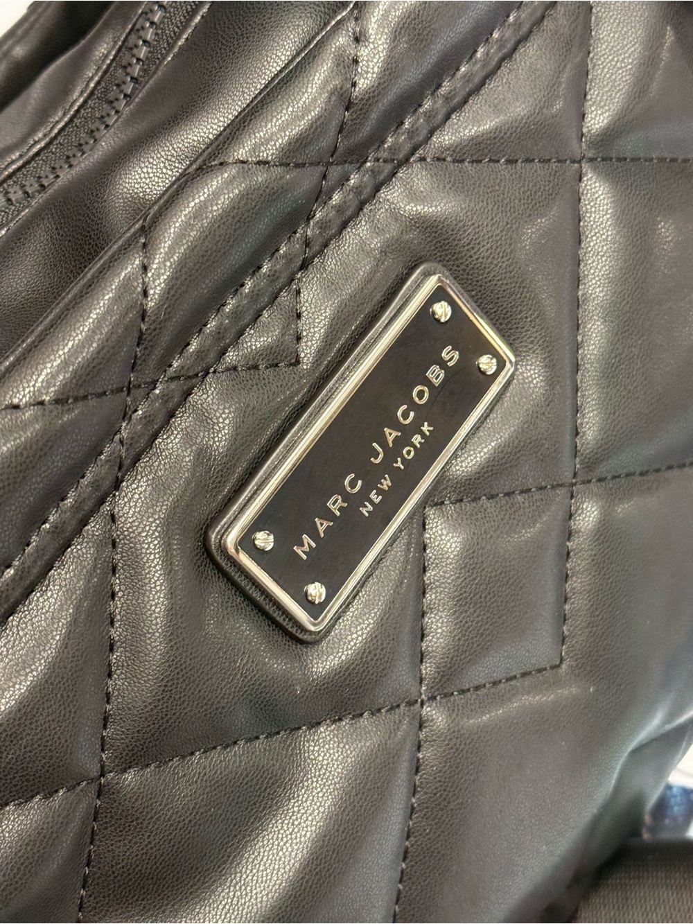 (new+tag) Marc Jacobs Black Quilted Leather Shoulder Xbody Bag with Logo Plaque - Picture 6 of 10
